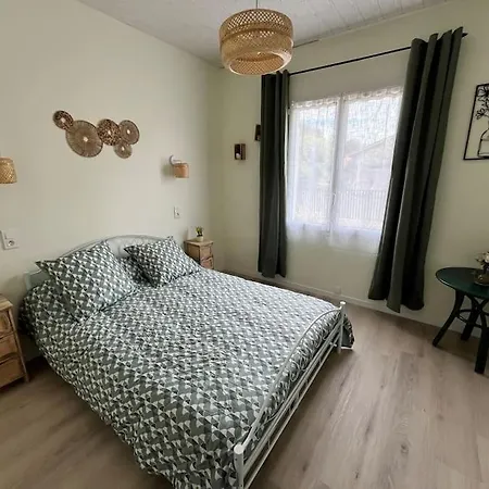 Meysouet-maison Refaite à Neuf Vélo Bourg Casa de Férias